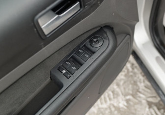 Подержанный автомобиль Ford Focus Sedan 2007 года (16 фото)