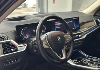 Подержанный автомобиль BMW X7 2023 года (18 фото)