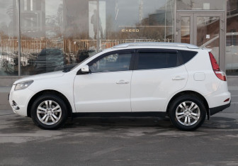 Подержанный автомобиль Geely Emgrand X7 2016 года (8 фото)