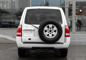 Подержанный автомобиль Mitsubishi Pajero 2003 года (6 фото)