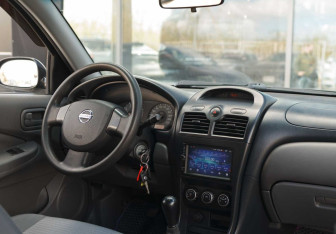 Подержанный автомобиль Nissan Almera Classic 2011 года (10 фото)