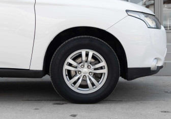 Подержанный автомобиль Mitsubishi Outlander 2013 года (9 фото)