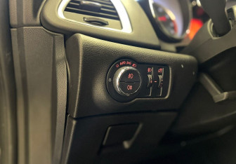 Подержанный автомобиль Opel Astra Hatchback 2014 года (20 фото)