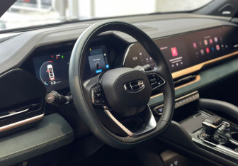 Подержанный автомобиль Geely Monjaro 2023 года (11 фото)