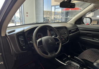 Подержанный автомобиль Mitsubishi Outlander 2018 года (7 фото)