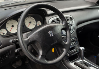 Подержанный автомобиль Peugeot 607 2004 года (11 фото)