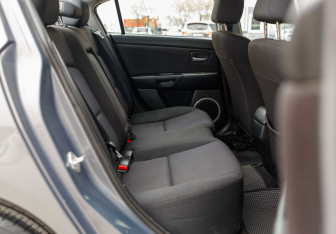 Подержанный автомобиль Mazda 3 Sedan 2006 года (18 фото)