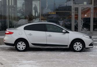 Подержанный автомобиль Renault Fluence 2013 года (4 фото)