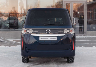 Подержанный автомобиль Mazda Biante 2009 года (6 фото)
