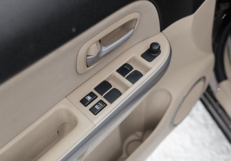 Подержанный автомобиль Suzuki Grand Vitara 2013 года (16 фото)