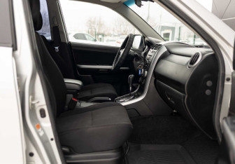 Подержанный автомобиль Suzuki Grand Vitara 2010 года (18 фото)