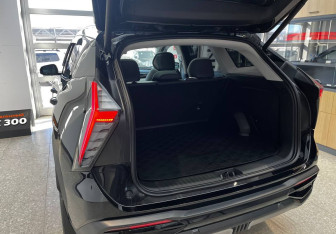 Подержанный автомобиль Geely Atlas 2024 года (18 фото)