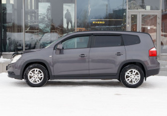 Подержанный автомобиль Chevrolet Orlando 2012 года (8 фото)