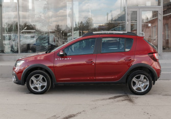 Подержанный автомобиль Renault Sandero 2020 года (8 фото)