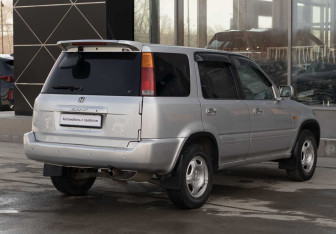 Подержанный автомобиль Honda CR-V 1999 года (5 фото)