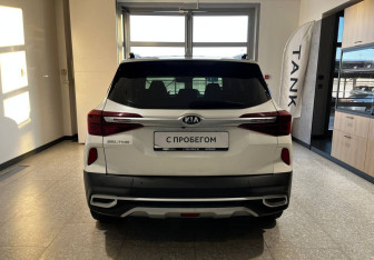 Подержанный автомобиль Kia Seltos 2021 года (6 фото)