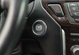 Подержанный автомобиль Nissan Pathfinder 2016 года (15 фото)