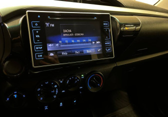 Подержанный автомобиль Toyota Hilux 2017 года (9 фото)