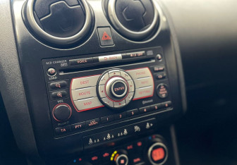 Подержанный автомобиль Nissan Qashqai 2007 года (15 фото)