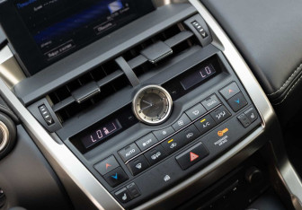 Подержанный автомобиль Lexus NX 2014 года (15 фото)