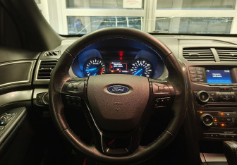 Подержанный автомобиль Ford Explorer 2017 года (9 фото)
