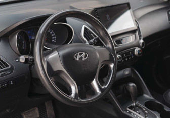 Подержанный автомобиль Hyundai Tucson 2010 года (11 фото)