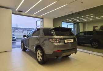 Подержанный автомобиль Land Rover Discovery Sport 2018 года (6 фото)