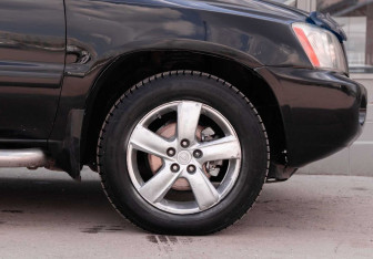 Подержанный автомобиль Toyota Highlander 2001 года (9 фото)