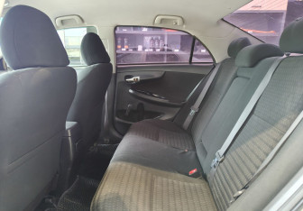Подержанный автомобиль Toyota Corolla Sedan 2010 года (12 фото)