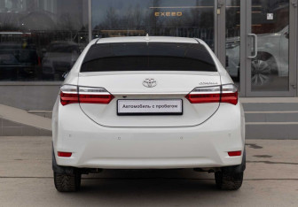Подержанный автомобиль Toyota Corolla Sedan 2018 года (6 фото)