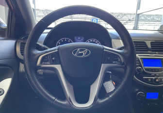Подержанный автомобиль Hyundai Solaris Sedan 2012 года (11 фото)