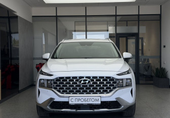 Подержанный автомобиль Hyundai Santa Fe 2021 года (2 фото)