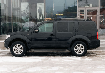 Подержанный автомобиль Nissan Pathfinder 2007 года (8 фото)
