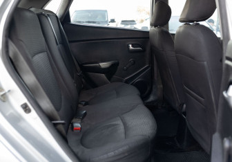 Подержанный автомобиль Kia Rio Hatchback 2017 года (18 фото)