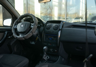 Подержанный автомобиль Renault Duster 2018 года (10 фото)