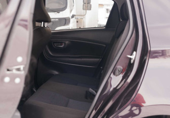 Подержанный автомобиль Toyota Vitz 2018 года (17 фото)