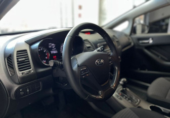 Подержанный автомобиль Kia Cerato Sedan 2013 года (9 фото)