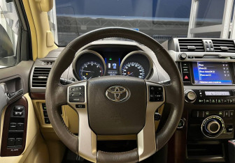 Подержанный автомобиль Toyota Land Cruiser Prado 2016 года (11 фото)