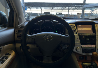 Подержанный автомобиль Lexus RX 2004 года (8 фото)