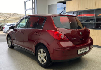 Подержанный автомобиль Nissan Tiida Hatchback 2008 года (7 фото)