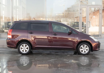 Подержанный автомобиль Toyota Wish Compactvan 2007 года (4 фото)