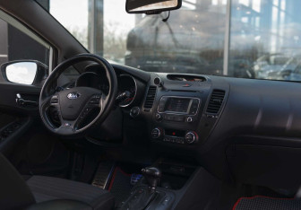Подержанный автомобиль Kia Cerato Sedan 2013 года (10 фото)