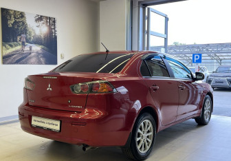 Подержанный автомобиль Mitsubishi Lancer Sedan 2011 года (4 фото)