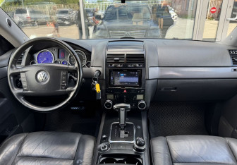 Подержанный автомобиль Volkswagen Touareg 2005 года (9 фото)