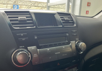 Подержанный автомобиль Toyota Highlander 2012 года (12 фото)