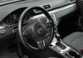 Подержанный автомобиль Volkswagen Passat Sedan 2012 года (11 фото)