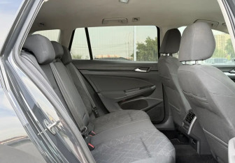 Подержанный автомобиль Volkswagen Golf Wagon 2021 года (11 фото)