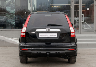 Подержанный автомобиль Honda CR-V 2011 года (6 фото)