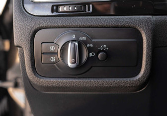 Подержанный автомобиль Volkswagen Touareg 2012 года (20 фото)