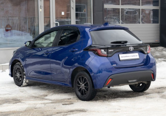 Подержанный автомобиль Toyota Yaris Hatchback 2020 года (7 фото)
